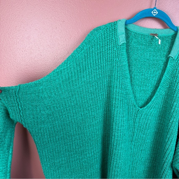 Free People oversized green knit v-neck sweater size medium/large M/L - Picture 5 of 8